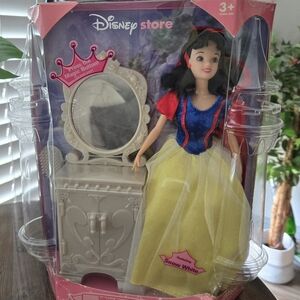 NIB 2003 Disney Store Snow White Talking Disney Princess Doll Vanity Furniture